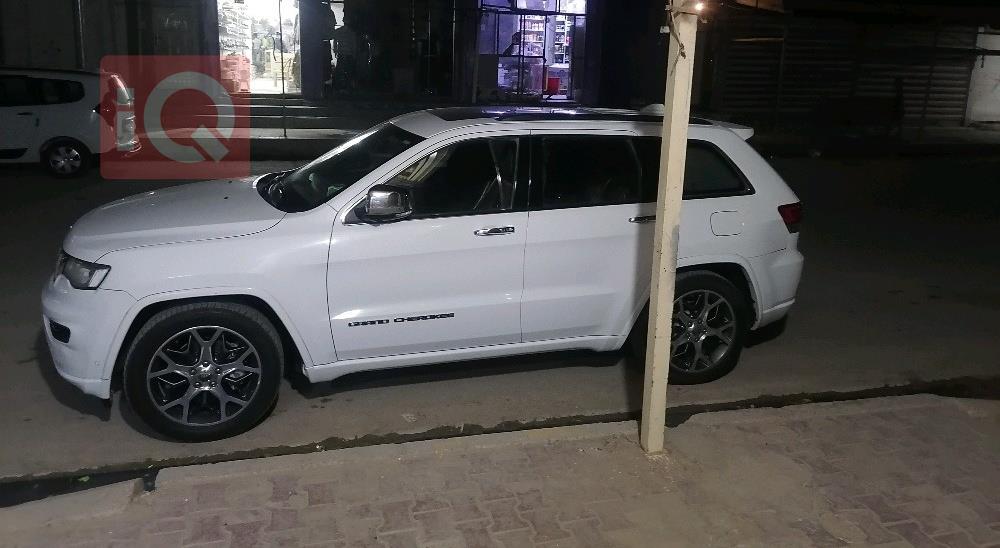 جیپ گراند شیرۆکی